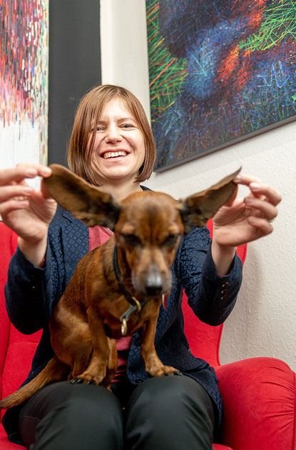 Kunst und Dackel machen glücklich