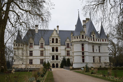 visit-chateau-castle-Loire-Valley-France-Azay-le-Rideau