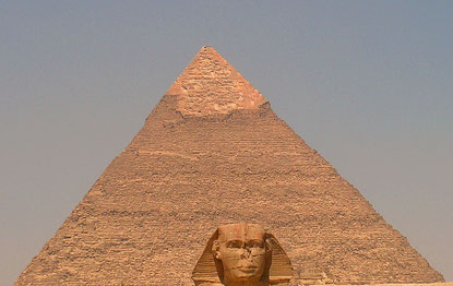 Pyramide von Gizeh / Einer steht immer vor der Linse