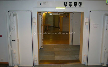 Les toilettes sont aménagées dans un abri anti-atomique. Alta
