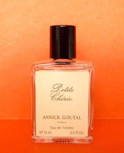PETITE CHERIE - MINIATURE AVEC ETIQUETTE EN FACADE : EAU DE TOILETTE 15 ML - OFFERTE SANS BOÎTE