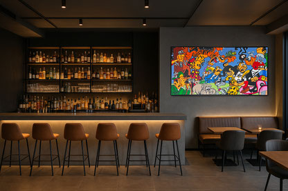 Exklusive Cocktail-Bar mit dem monumentalen Pop-Art Werk TUMULT IM PARK als zentraler Blickfang hinter der Lounge. Die Kunst unterstreicht das urbane Ambiente.