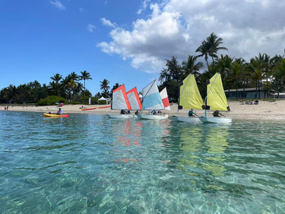 Pour les enfants de 5 à 7 ans, des séances "multi-activités"  où ils apprendront la navigation à travers de l'optimist le kayak et la découverte des fonds marin, au lagon à la Réunion