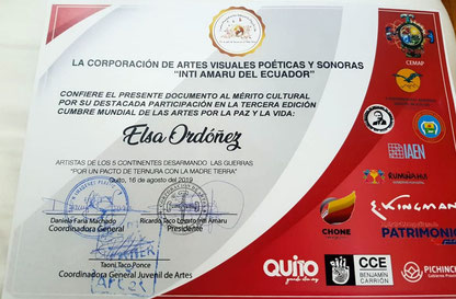 Documento al Mérito Cultural Elsa Ordoñez en la Tercera Cumbre Mundial de las Artes por la Paz y la Vida, Quito 2019.