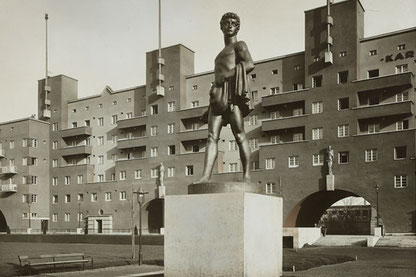 (c) Wien Museum, Der Sämann vor dem Karl-Marx-Hof