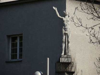 (c) Thomas Ledl (2014), Der Lichtbringer im Franz-Domes-Hof