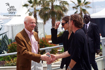 Gilles Jacob, accueillant Tim Roth - Festival de Cannes 2006 - Photo © Anik COUBLE