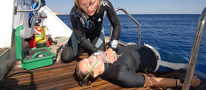 Photo of a simulation dive accident for PADI specialty course Emergency Oxygen provider at Nusa Penida