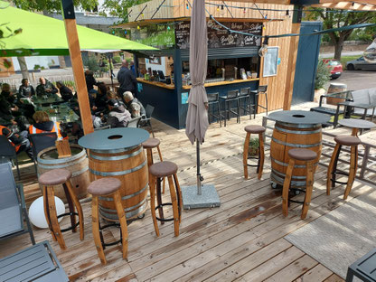 Stehtische und Bars aus Weinfässern für Gastronomie und Zuhause