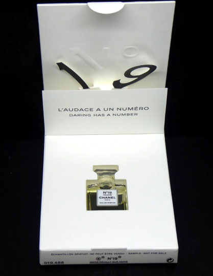 CHANEL - N° 19 POUDRE EAU DE PARFUM : DANS BOÎTE A RABAT ANIMEE