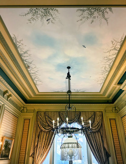 Museum Huis van Gijn heeft een reconstructie van een historisch plafond gekregen. Snijder&CO, Jaap Snijder en Marcelo Gimenes hebben enkele maanden gewerkt aan dit mooie project waar zorgvuldig het plafond opnieuw is geschilderd op canvas.