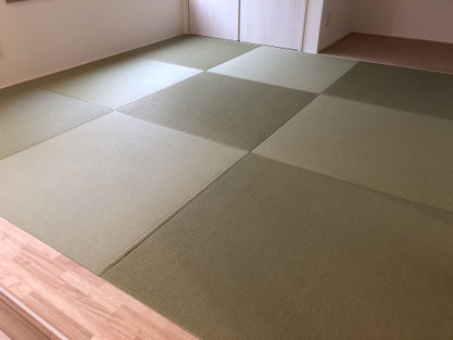 ダイケン健やか表「清流01」と建材床55mmを使用した畳の施工事例の写真。耐久性とデザイン性を両立した高機能畳です。