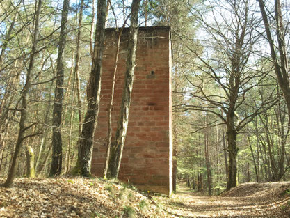 Keine Ahnung was dies Turmähnlichen Anlagen waren oder sind. 