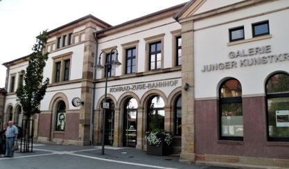Hünfelder Bahnhof 2019 - Hier stiegen 26 Juden aus Burghaun, Hünfeld und Mansbach am 8. Dezember 1941 in den Deportationszug ein.  