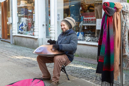 Handpan in your living room? Graag een huiskamerconcertje? LIFETREE SESSIONS @ YOUR FESTIVITY OR WELLNESS EVENT