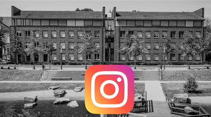 Im Hintergrund sieht man den Rathaus-Neubau. Im Vordergrund ist das Instagram-Logo zu sehen.