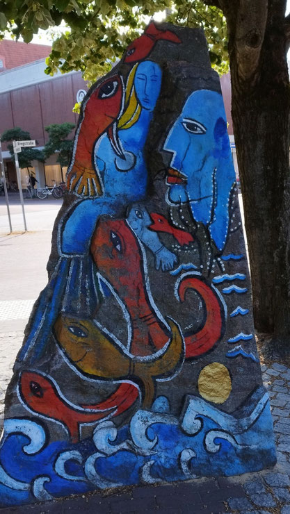 Hundertwasser-Stein; Foto: Petra Possling-Stumpf