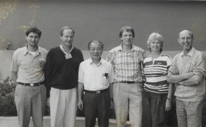 Rolf Müller (Dritter von rechts) mit dem Generalsekretär des YMCA Weltbundes, Lee Soo-Min, bei der YMCA Sportkonsultation 1988 bei der Olympiade in Seoul/SüdkoreaMit auf dem Foto Hermann Ortlieb (von rechts), Karin Wesp, Karlheinz Wesp und Manfred Wille.
