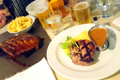 Steak und Ribs im Hunter & Barrel in Darling Harbour