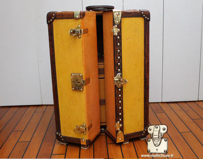 incroyable malle Louis vuitton ouverte