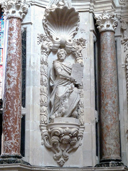 Statue en marbre de Saint Luc. Cathédrale Saint-Etienne à Toulouse