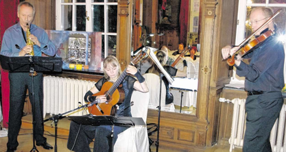 Konzert auf hohem Niveau: Im Ballsaal des Kupferhofes Rosenthal brillierten jetzt (v.l.) Burghard Corbach, Anja Witt und Christof Hallek mit Kompositionen, die überwiegend im 20. Jahrhundert entstanden sind. Foto: T. Dörflinger