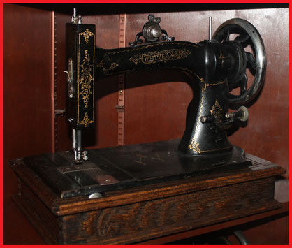 Early White Model A with top tension, manual bobbin winder and boat shuttle. (Ray Elkins)  