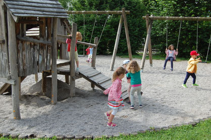 Spielende Kinder im Pius Kinderhaus in Gmund am Tegernsee