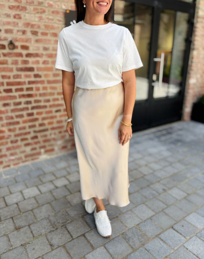 VETEMENT FEMME ROBE TEESHIRT ET JUPE SATINÉE SEASON