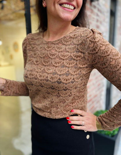 VETEMENT FEMME TOP EN DENTELLE ET VELOURS COLORIS CHOCOLAT CHARLIOR