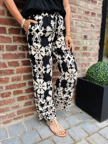 VETEMENT FEMME PANTALON FLUIDE NOIR ET BEIGE IN APRIL 1986