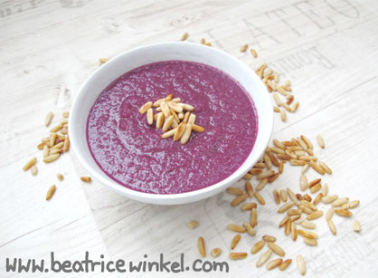 Beatrice Winkel - red cabbage soup with pine nuts