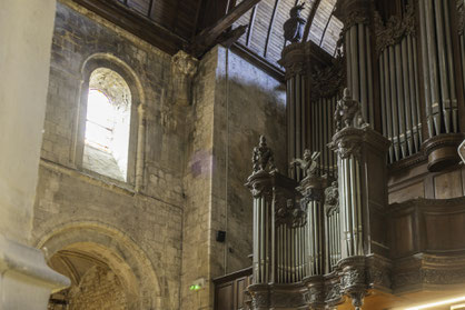 Bild: Die Holzschnitzereien der Orgel in der Église abbatiale Saint-Sauveur in Montivilliers