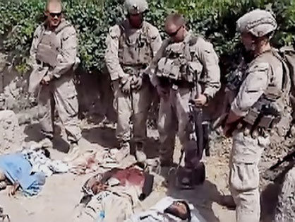 Amerikanske soldater pisser på døde afghanere