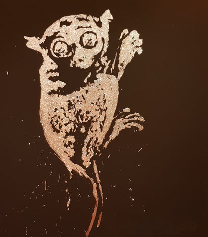 tableau paillettes d'un tarsier par le peintre performer