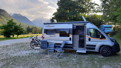 Camping Kamne; im Hintergrund der Triglav-Nationalpark