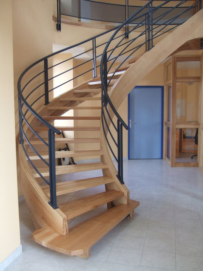 Artisan fabricant d'escaliers sur mesure - Escaliers bois, verre et inox.