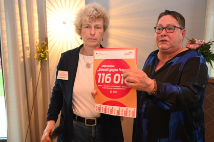 Hilfetelefon "Gewalt gegen Frauen": 116 016 ; © Foto R. Zacher
