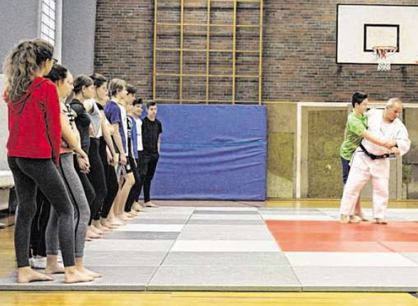 Die Schüler des Ritzefeld-Gymnasiums bekommen einen Einblick in den Judo-Sport. Foto: Verein