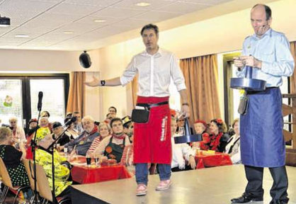 André Hennecken (v.l.) und Günter Blaszczyk bringen das Publikum zum Lachen. Foto: Dirk Müller
