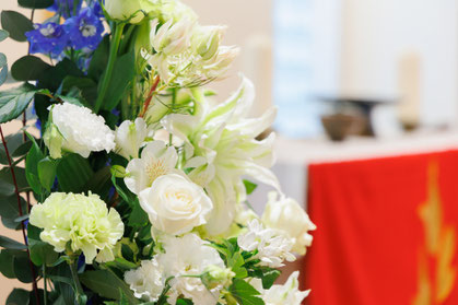 近畿福音ルーテル六甲教会、大阪、神戸、京都での結婚式持ち込みカメラマン、外注カメラマンは結婚式moviesにお任せください。撮って出しエンドロール、記録ビデオ、写真撮影が4万円～5万円