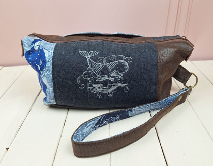 grande trousse de toilette pour homme en jeans bleu, faux cuir marron, tissu avec marin, thème nautique maritime, idée cadeau pour homme