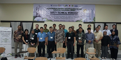 Group photo of all participants