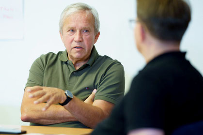 Jürgen Buschmeier im Gespräch mit Daniel Mühlenfeld (Bild: Frank Dieper)