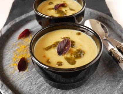 Kichererbsen-Curry-Suppe / Kräuteröl 