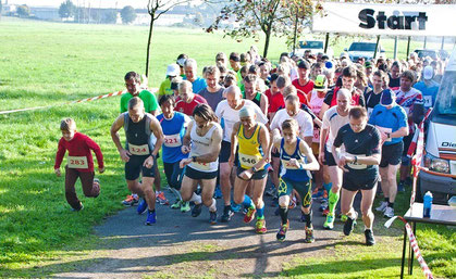 Foto: B. Jäckel - Start über 10 km - Sebastian vorn rechts - Florian in der 3. Reihe dahinter