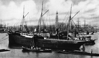 Dampfer "John Sauber" im Hamburger Hafen