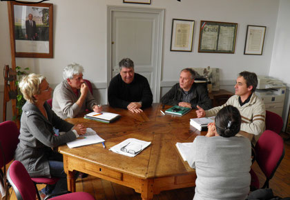 M. Martin, maire de Cazals, M. Vialard, conseiller municipal Cazals, Mde Earl, conseillère municipale Montcléra, Mssrs Dutois et Marty de la SAS Elevage Cazals, S. Léveillé et P. Guerpillon du Cercle de Gindou