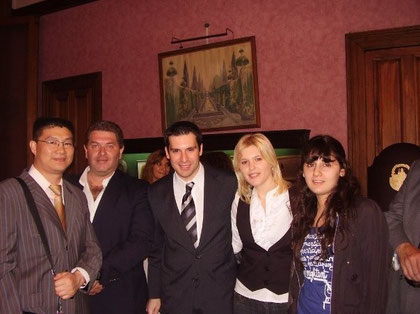 Inauguración del Instituto Confucio, el Prof. Pablo con los alumnos de la UNLP