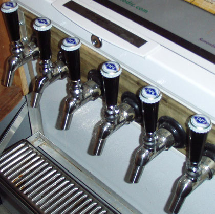 Real TAP handles.The crown caps are from Schneider Weisse dated 2009.